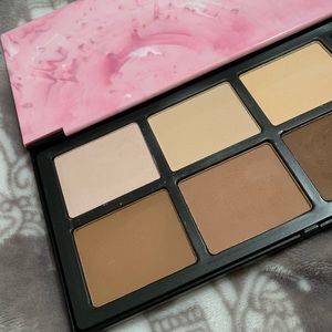 Sparkle and shine contour and highlight palette